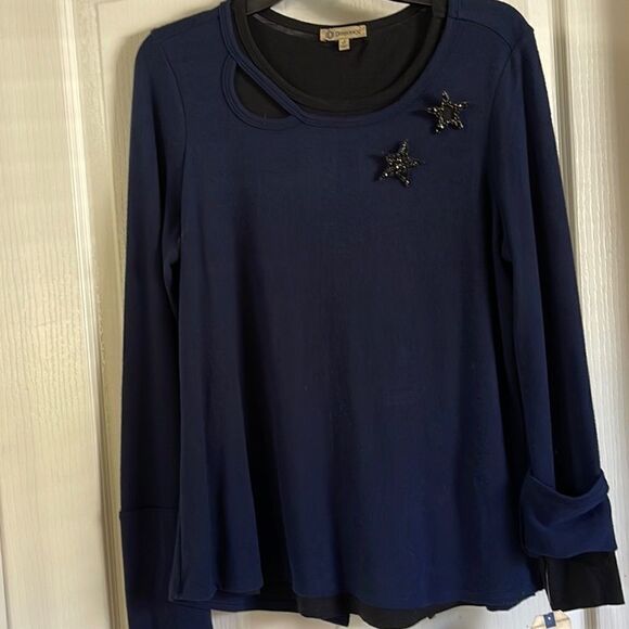 TIE Back Split top Cut Put Neck Top 2 embellished removable accent stars  NWT - Picture 11 of 14
